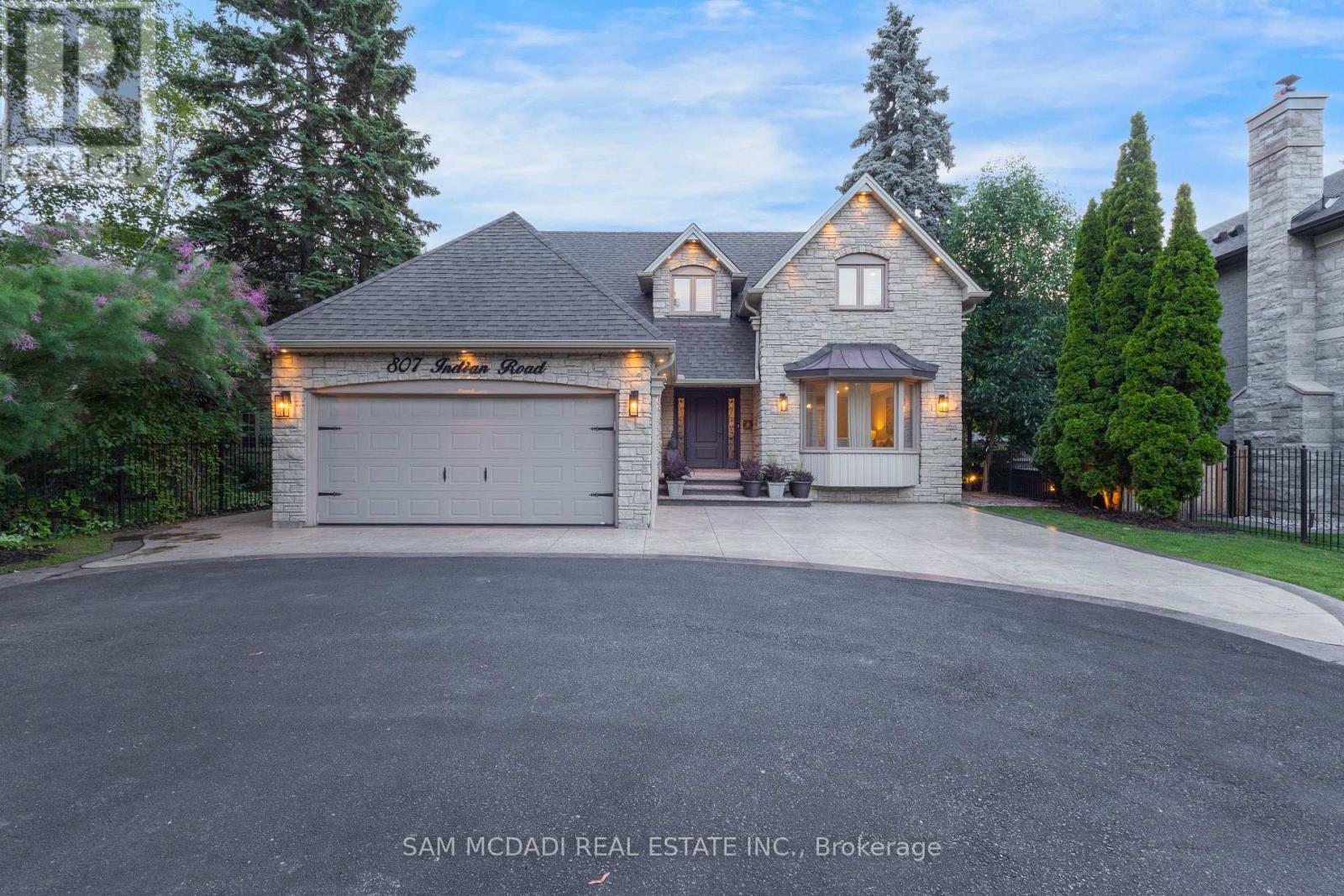 807 Indian Road, Mississauga, ON - Outdoor With Facade