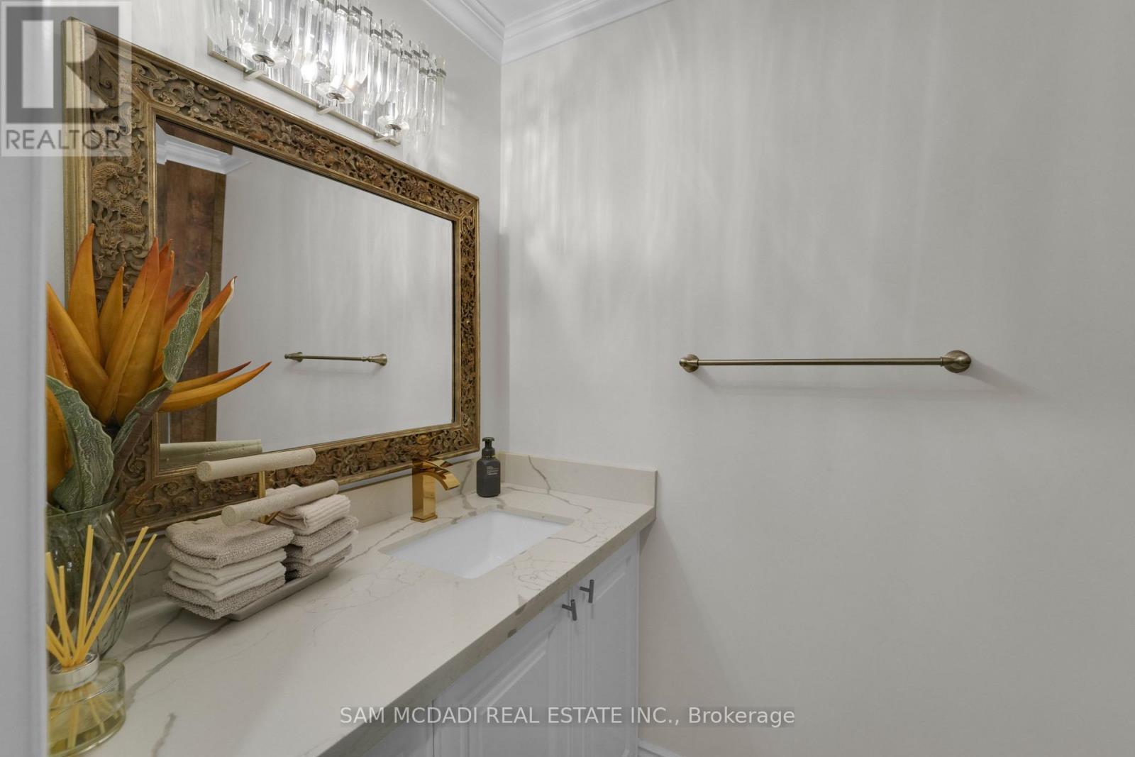 807 Indian Road, Mississauga, ON - Indoor Photo Showing Bathroom