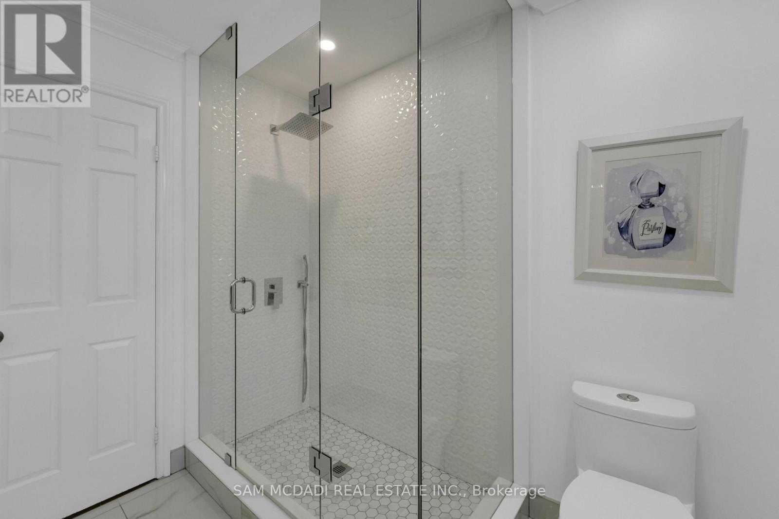 807 Indian Road, Mississauga, ON - Indoor Photo Showing Bathroom