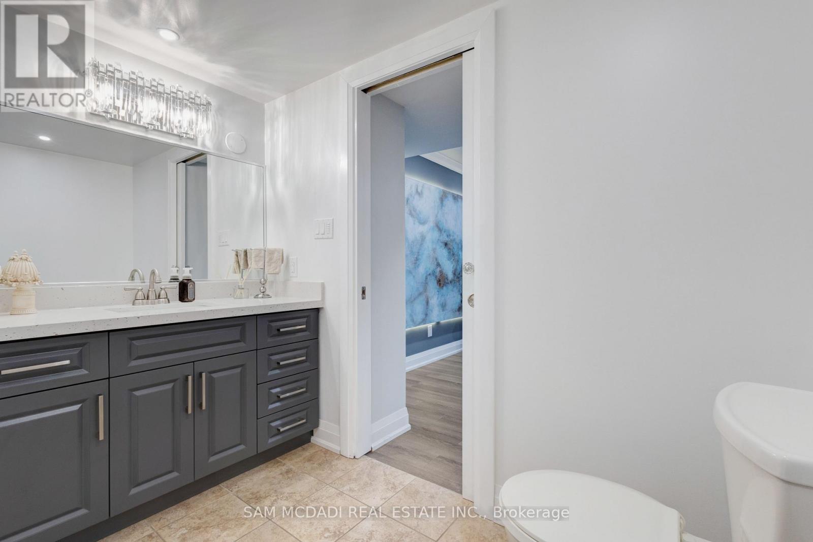 807 Indian Road, Mississauga, ON - Indoor Photo Showing Bathroom