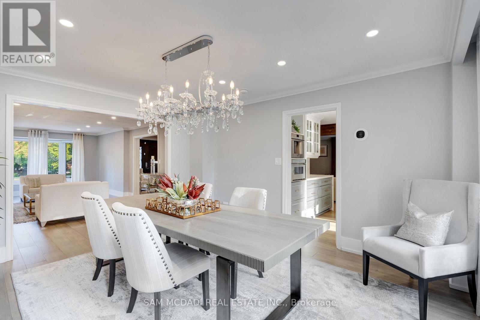807 Indian Road, Mississauga, ON - Indoor Photo Showing Dining Room