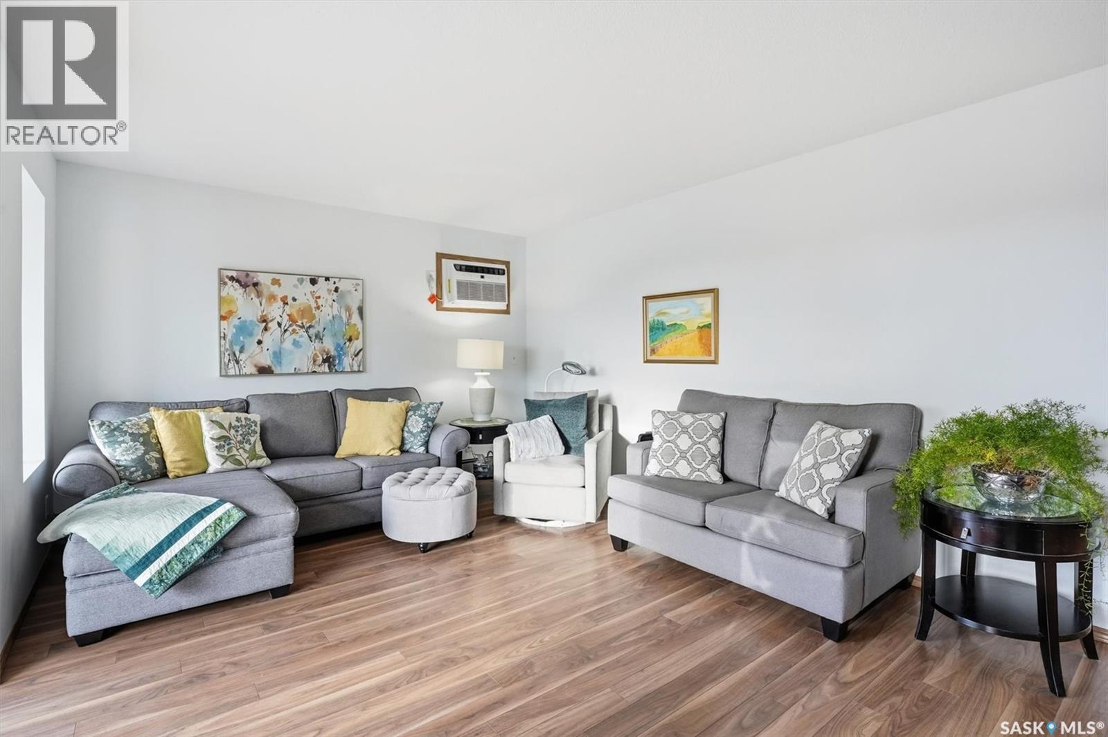 201 103 Keevil Crescent, Saskatoon, SK - Indoor Photo Showing Living Room