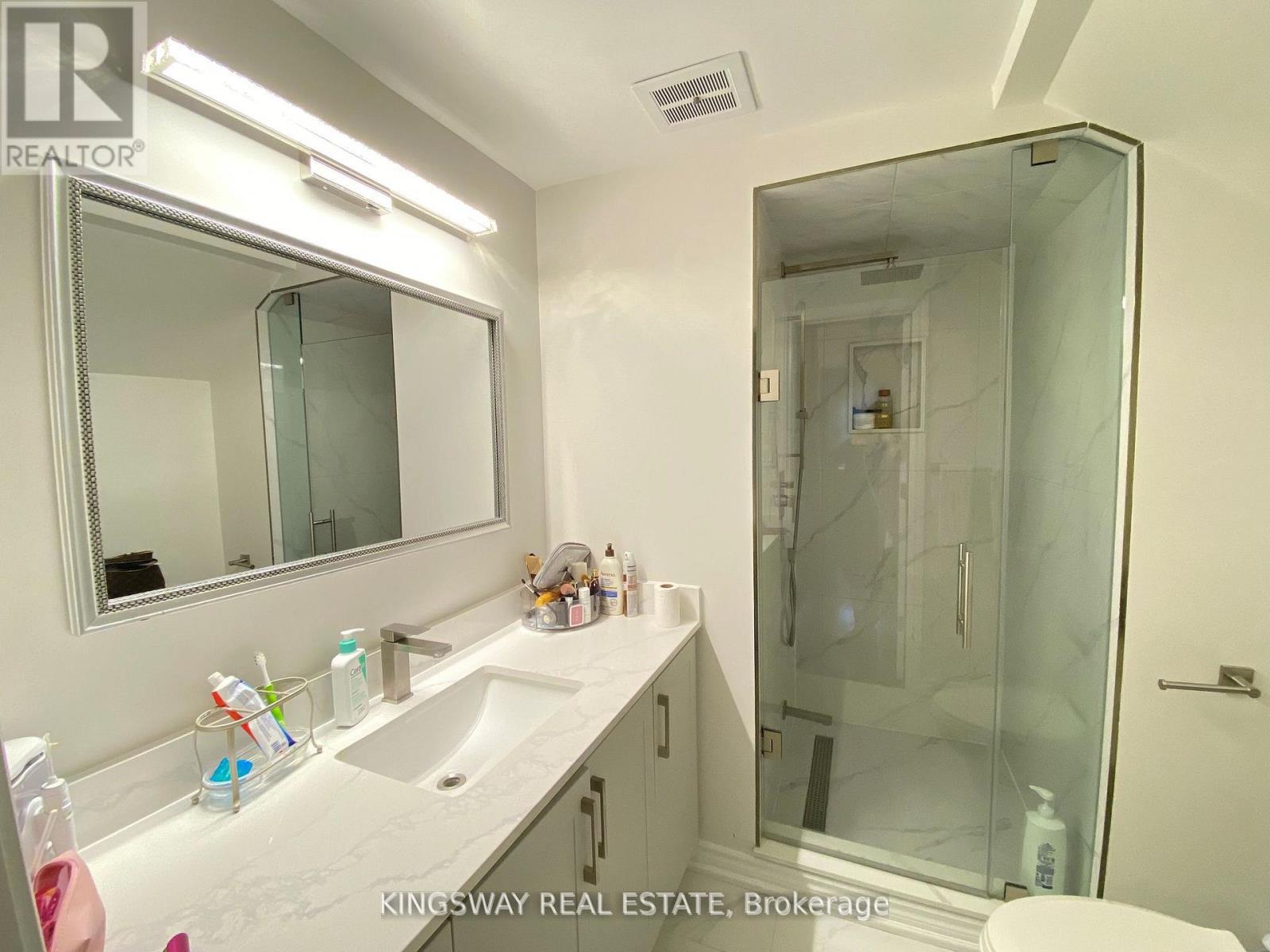 1638 Birchwood Drive, Mississauga, ON - Indoor Photo Showing Bathroom