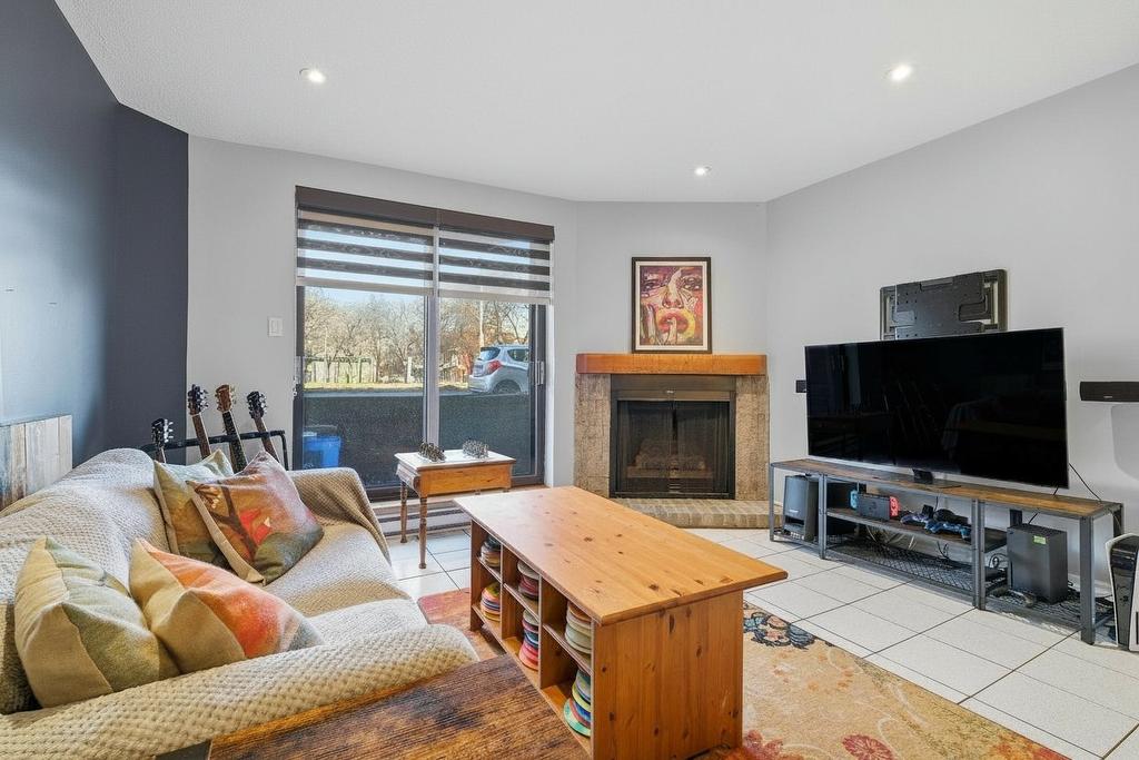Salon - 1-540 Rue Henri-Duhamel, Montréal (Verdun/Île-Des-Soeurs), QC - Indoor Photo Showing Living Room With Fireplace