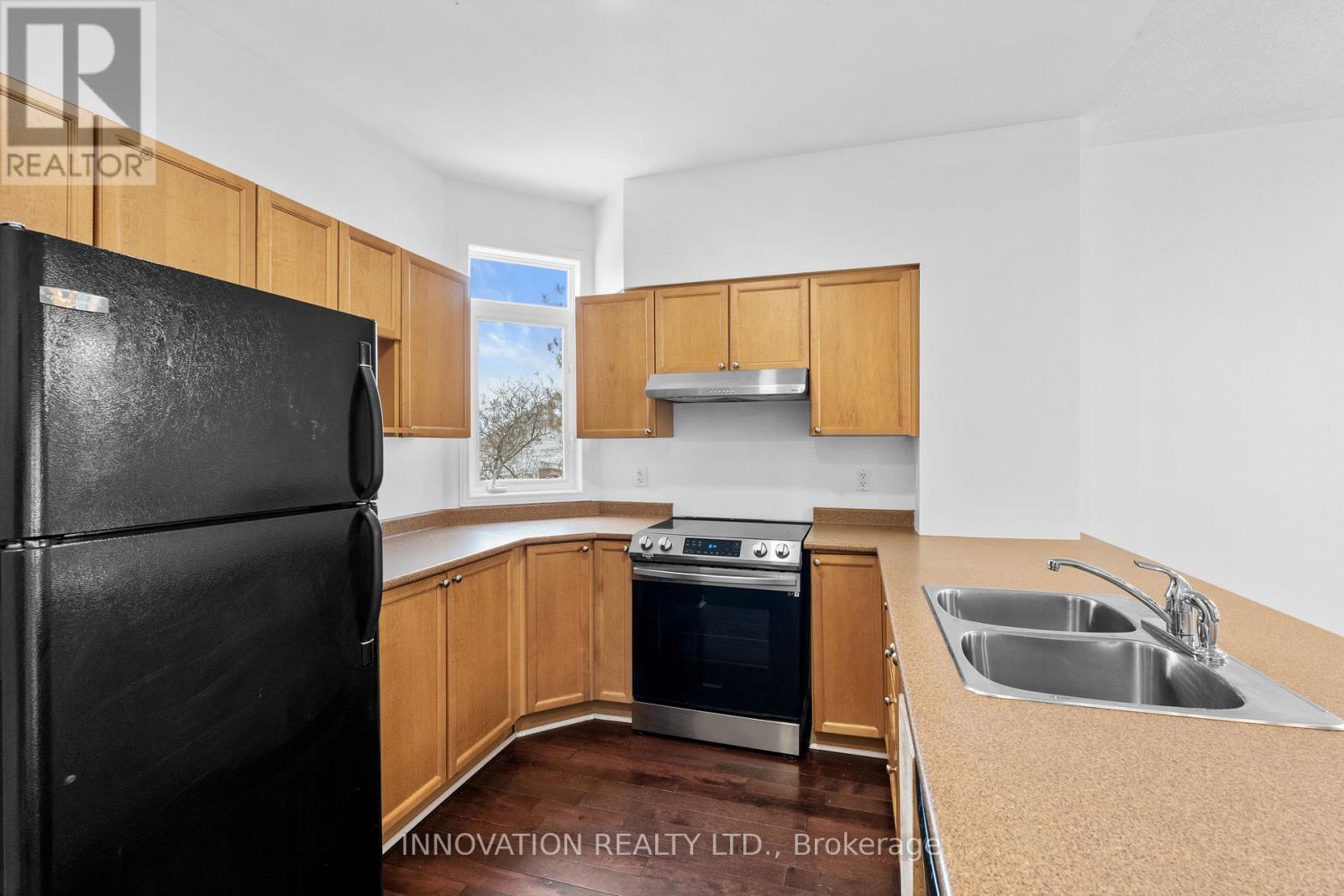 1032 Redtail Private, Ottawa, ON - Indoor Photo Showing Kitchen With Double Sink