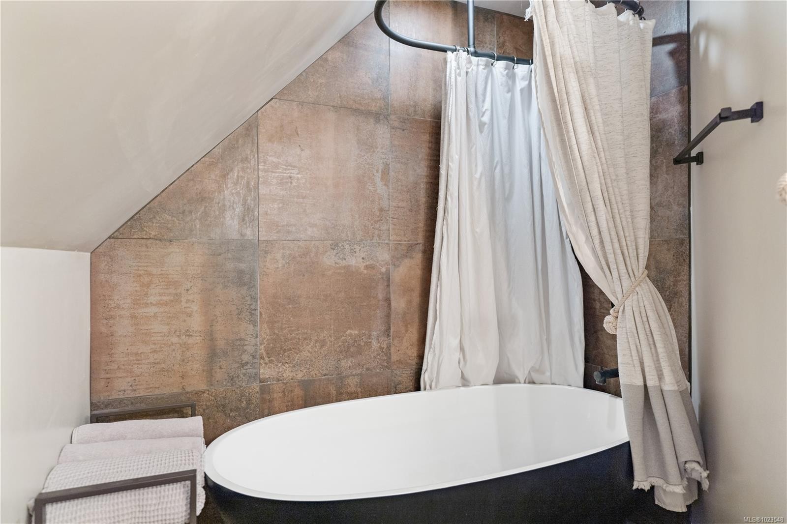 338 Walkers Hook Rd, Salt Spring, BC