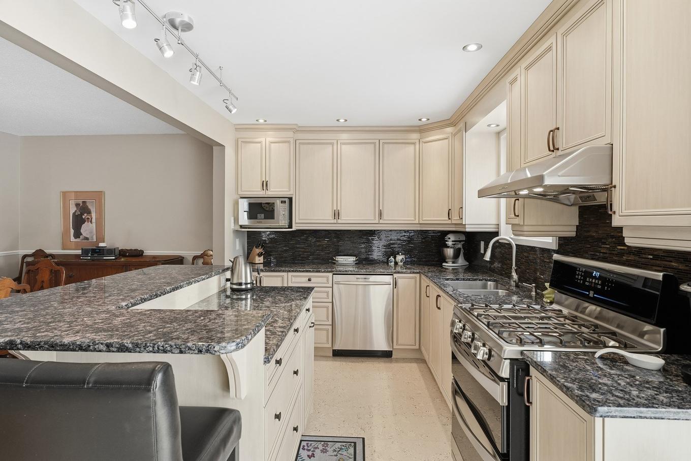 Cuisine - 47 Rue Mulligan, Gatineau (Aylmer), QC - Indoor Photo Showing Kitchen With Upgraded Kitchen