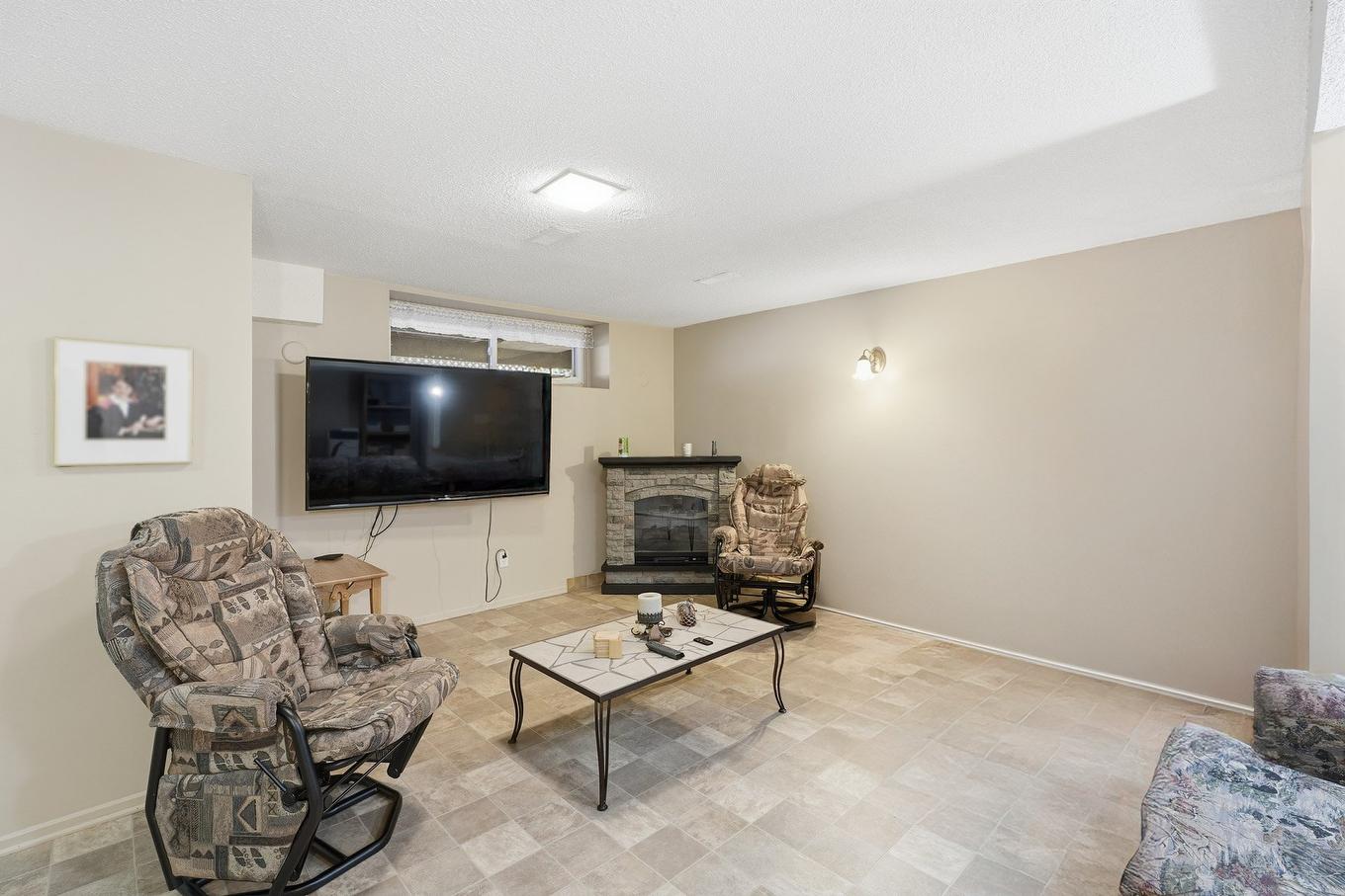 Salle familiale - 47 Rue Mulligan, Gatineau (Aylmer), QC - Indoor Photo Showing Living Room With Fireplace