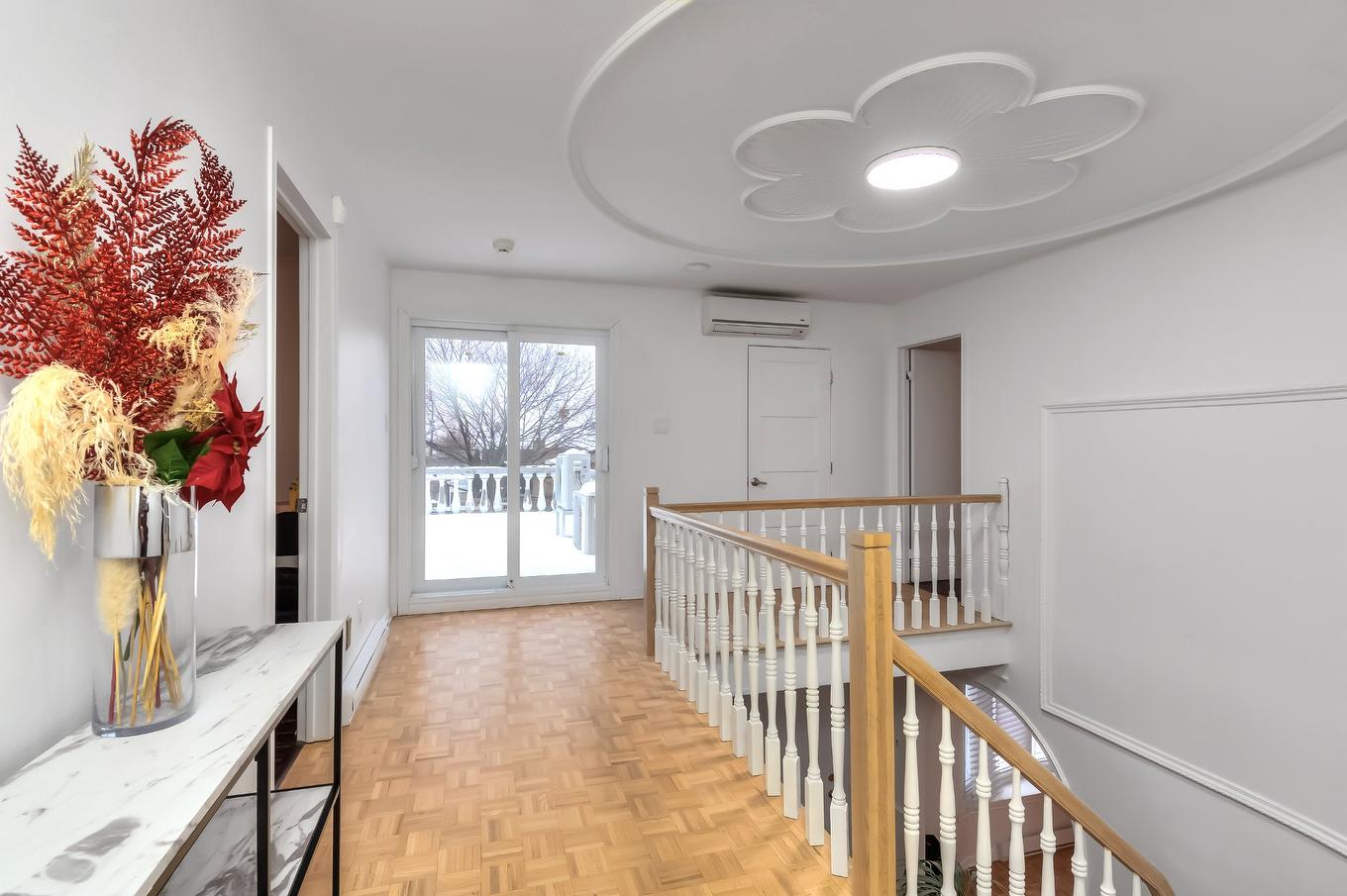 Hall - 34 Rue Valmount, Dollard-Des-Ormeaux, QC - Indoor Photo Showing Other Room