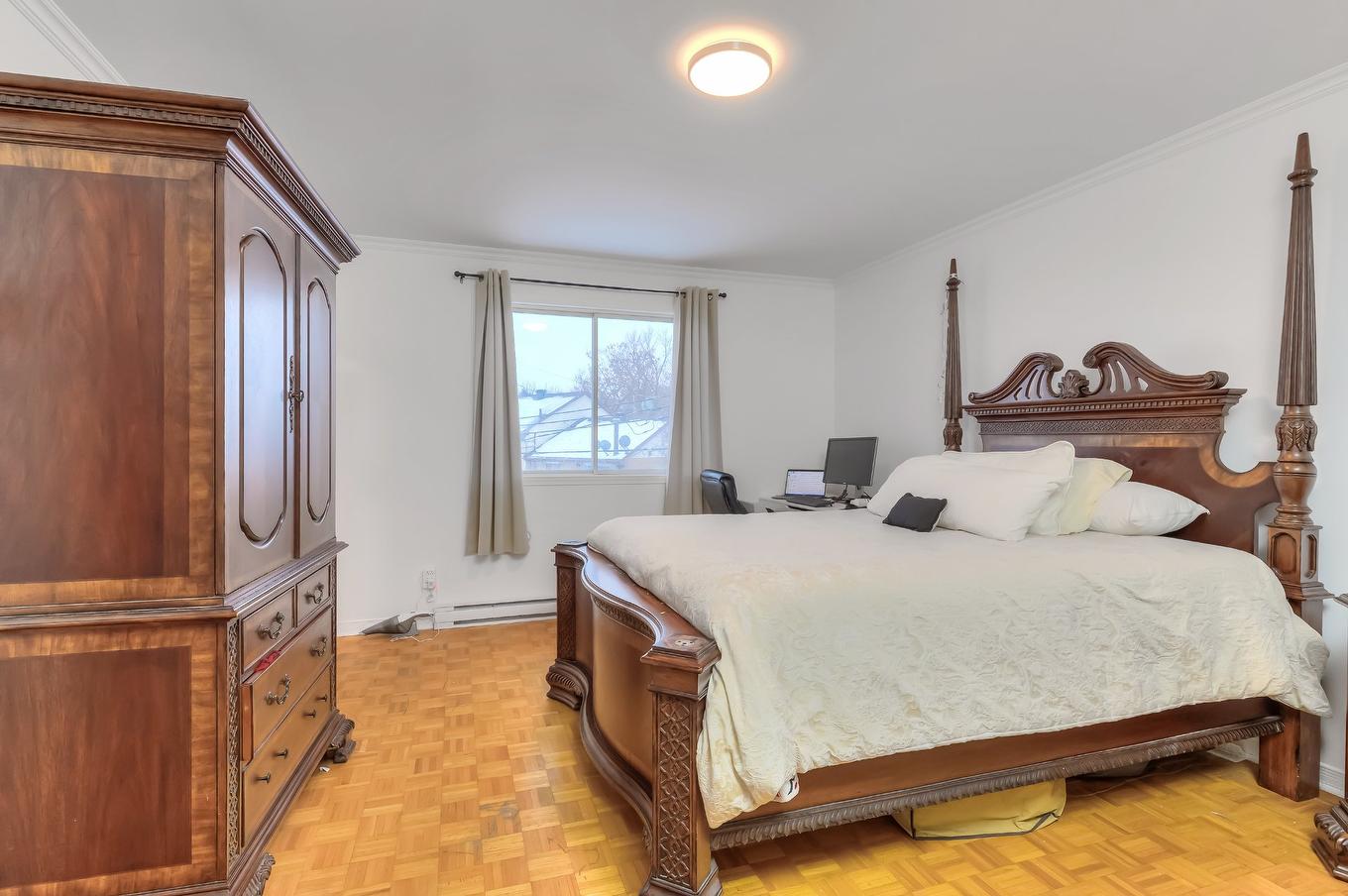 Primary bedroom - 34 Rue Valmount, Dollard-Des-Ormeaux, QC - Indoor Photo Showing Bedroom