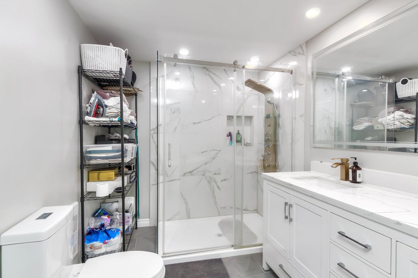 Ensuite bathroom - 34 Rue Valmount, Dollard-Des-Ormeaux, QC - Indoor Photo Showing Bathroom