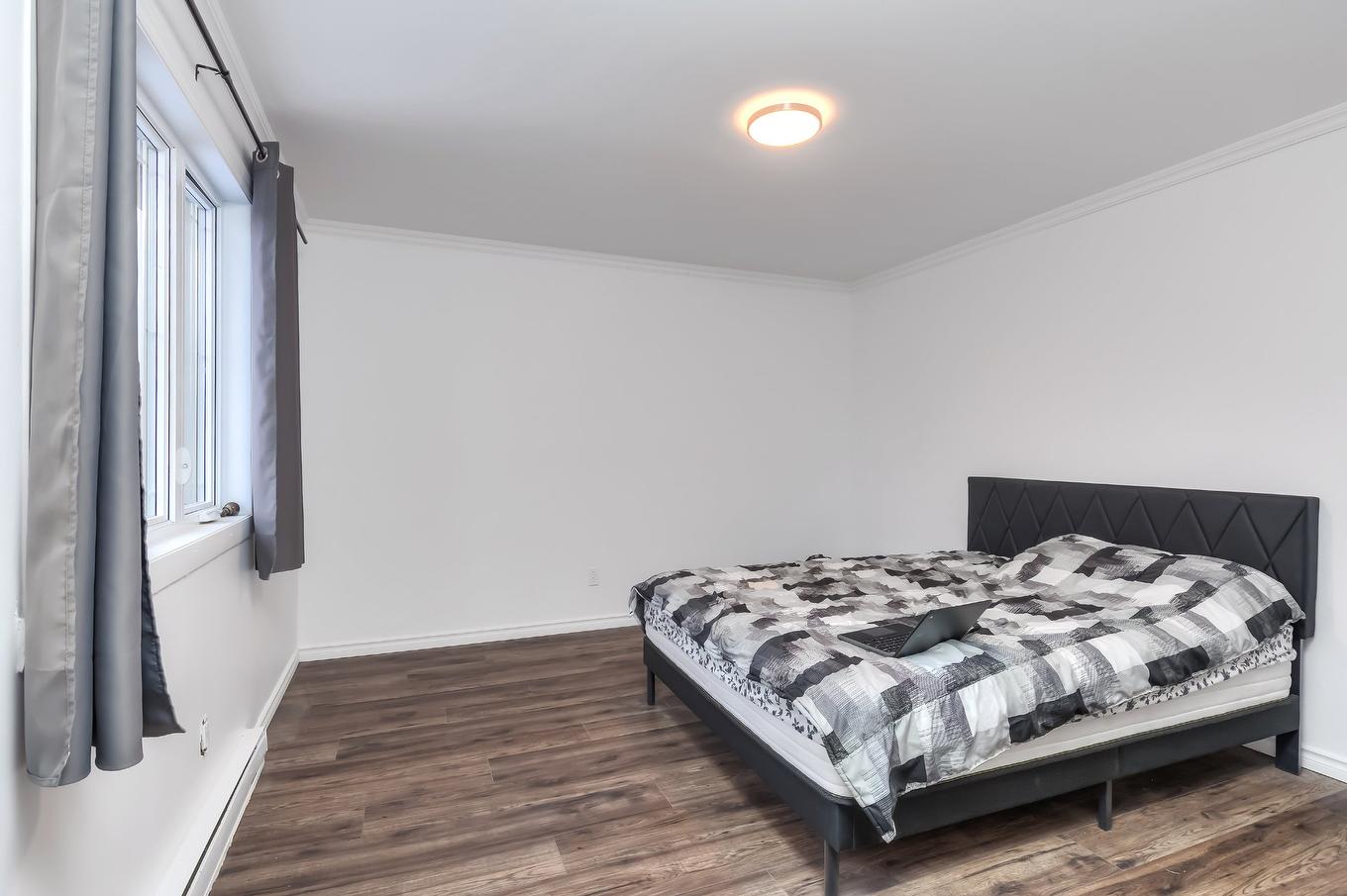 Bedroom - 34 Rue Valmount, Dollard-Des-Ormeaux, QC - Indoor Photo Showing Bedroom