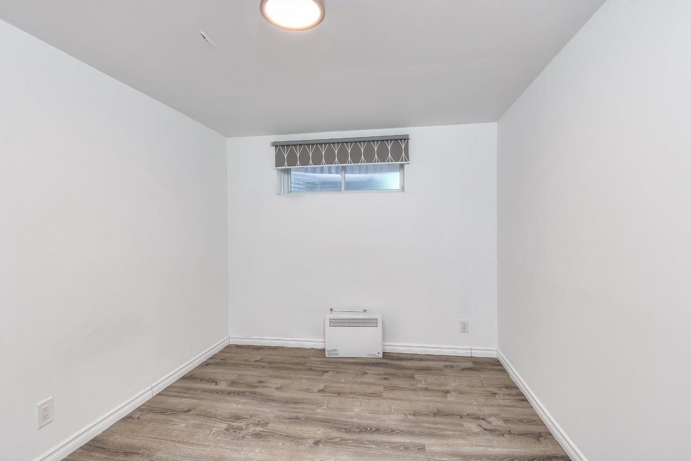 Bedroom - 34 Rue Valmount, Dollard-Des-Ormeaux, QC - Indoor Photo Showing Other Room