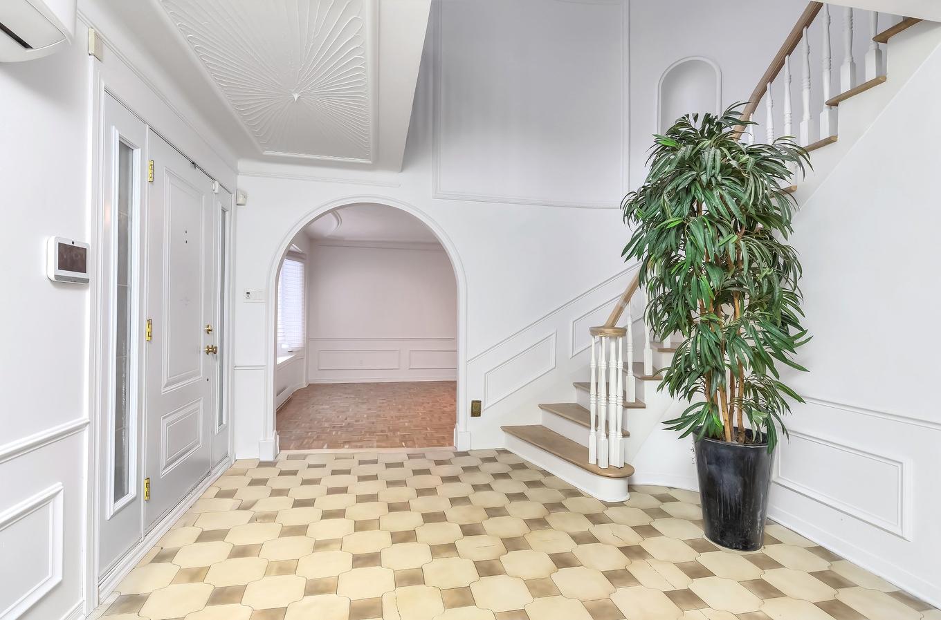 Hall - 34 Rue Valmount, Dollard-Des-Ormeaux, QC - Indoor Photo Showing Other Room