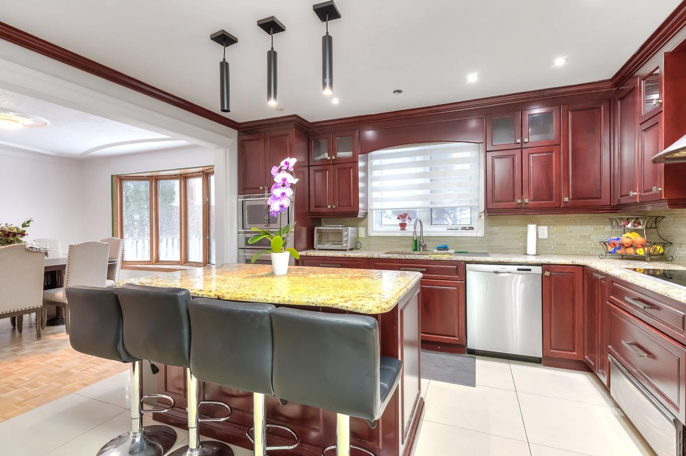 Kitchen - 34 Rue Valmount, Dollard-Des-Ormeaux, QC - Indoor Photo Showing Kitchen With Upgraded Kitchen