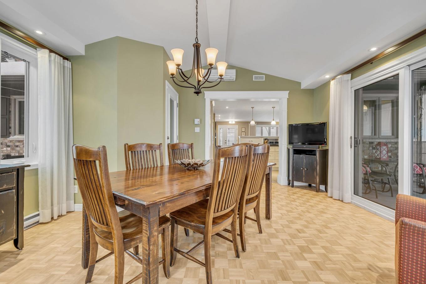 Salle à manger - 3007 Av. De Préaux, Québec (Beauport), QC - Indoor Photo Showing Dining Room