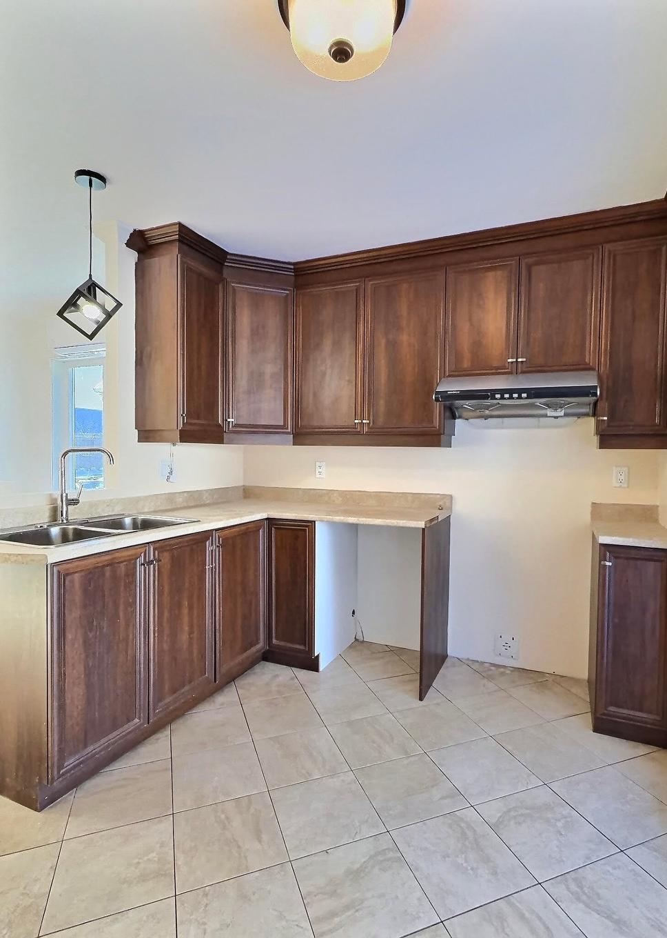 Cuisine - 140 Rue Dion, Trois-Rivières, QC - Indoor Photo Showing Kitchen With Double Sink