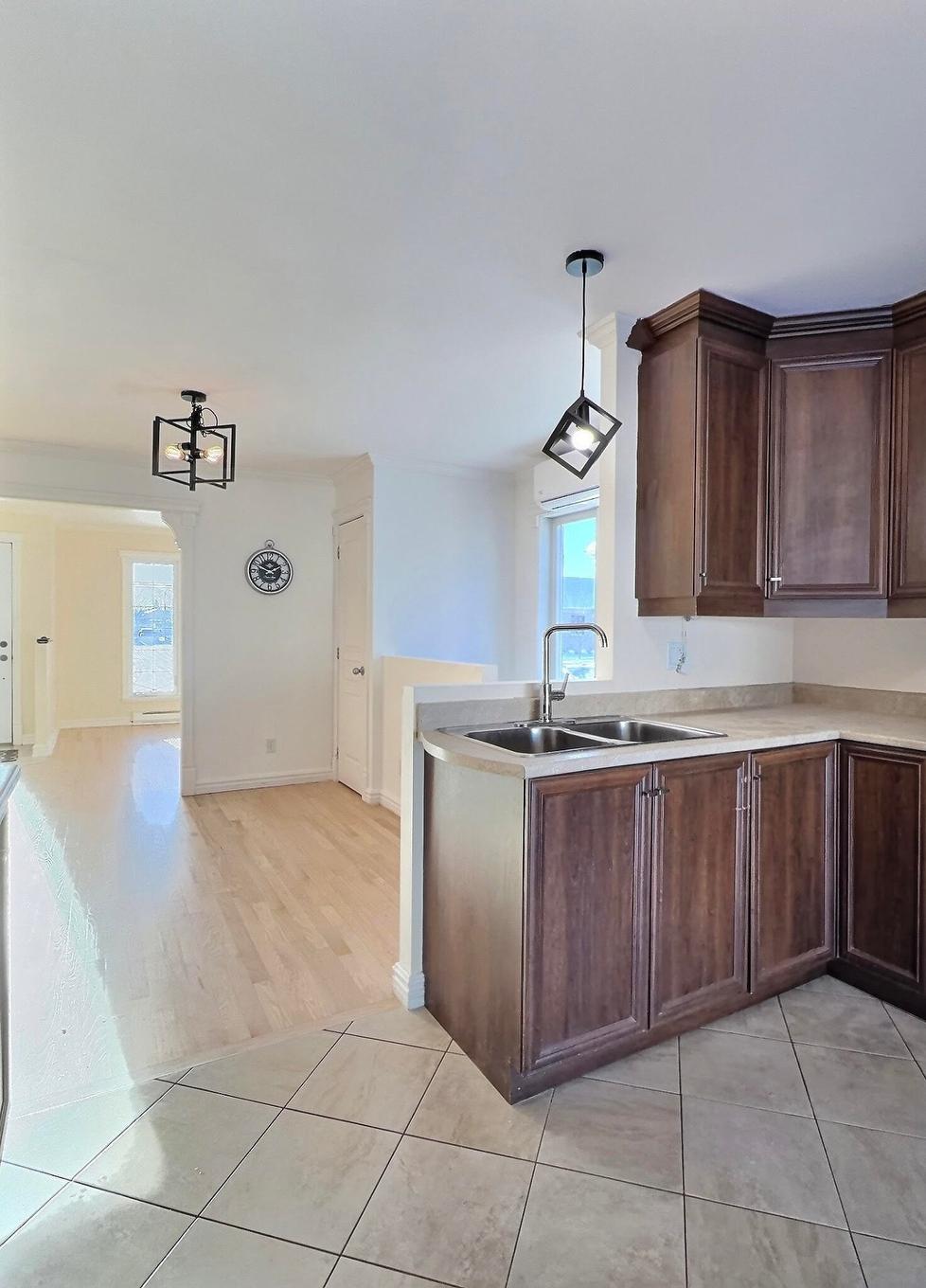 Vue d'ensemble - 140 Rue Dion, Trois-Rivières, QC - Indoor Photo Showing Kitchen With Double Sink