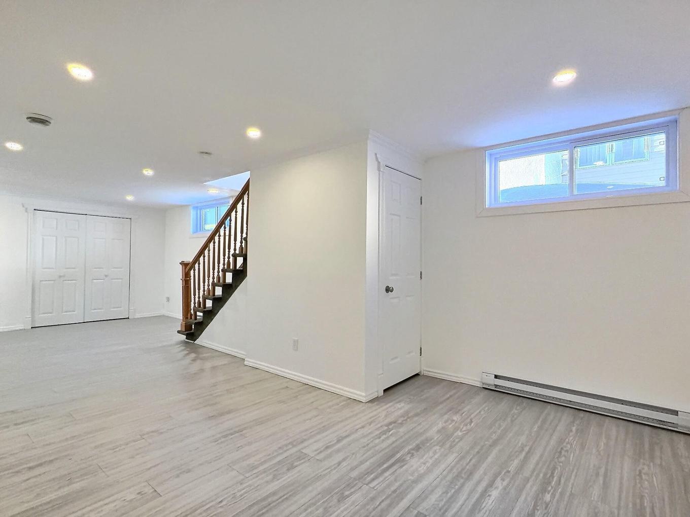 Salle familiale - 140 Rue Dion, Trois-Rivières, QC - Indoor Photo Showing Other Room