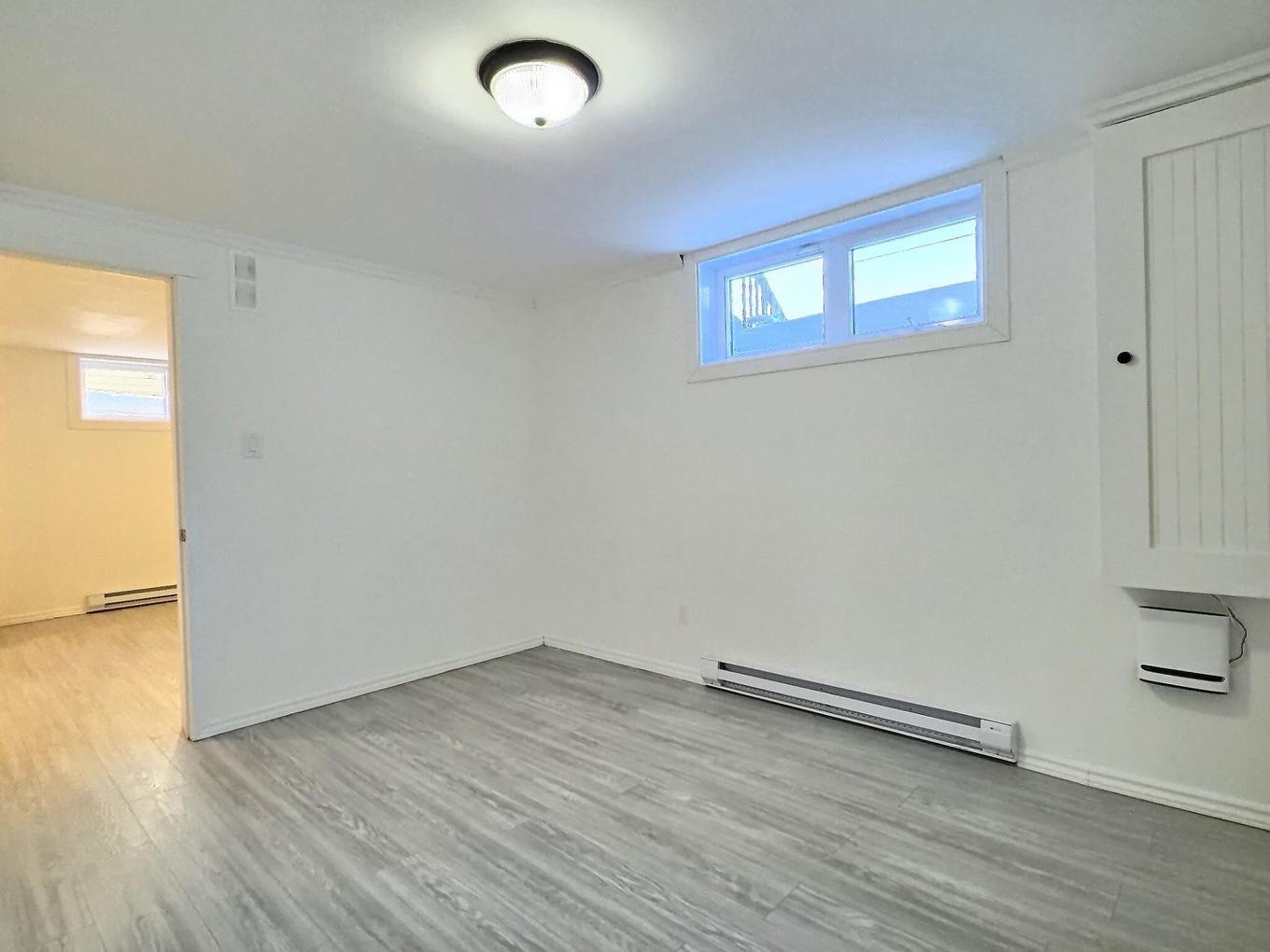 Chambre à coucher - 140 Rue Dion, Trois-Rivières, QC - Indoor Photo Showing Other Room