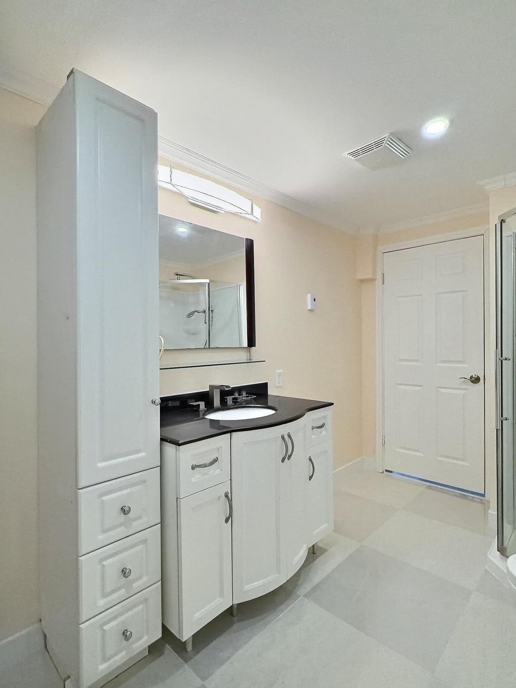 Salle de bains - 140 Rue Dion, Trois-Rivières, QC - Indoor Photo Showing Other Room