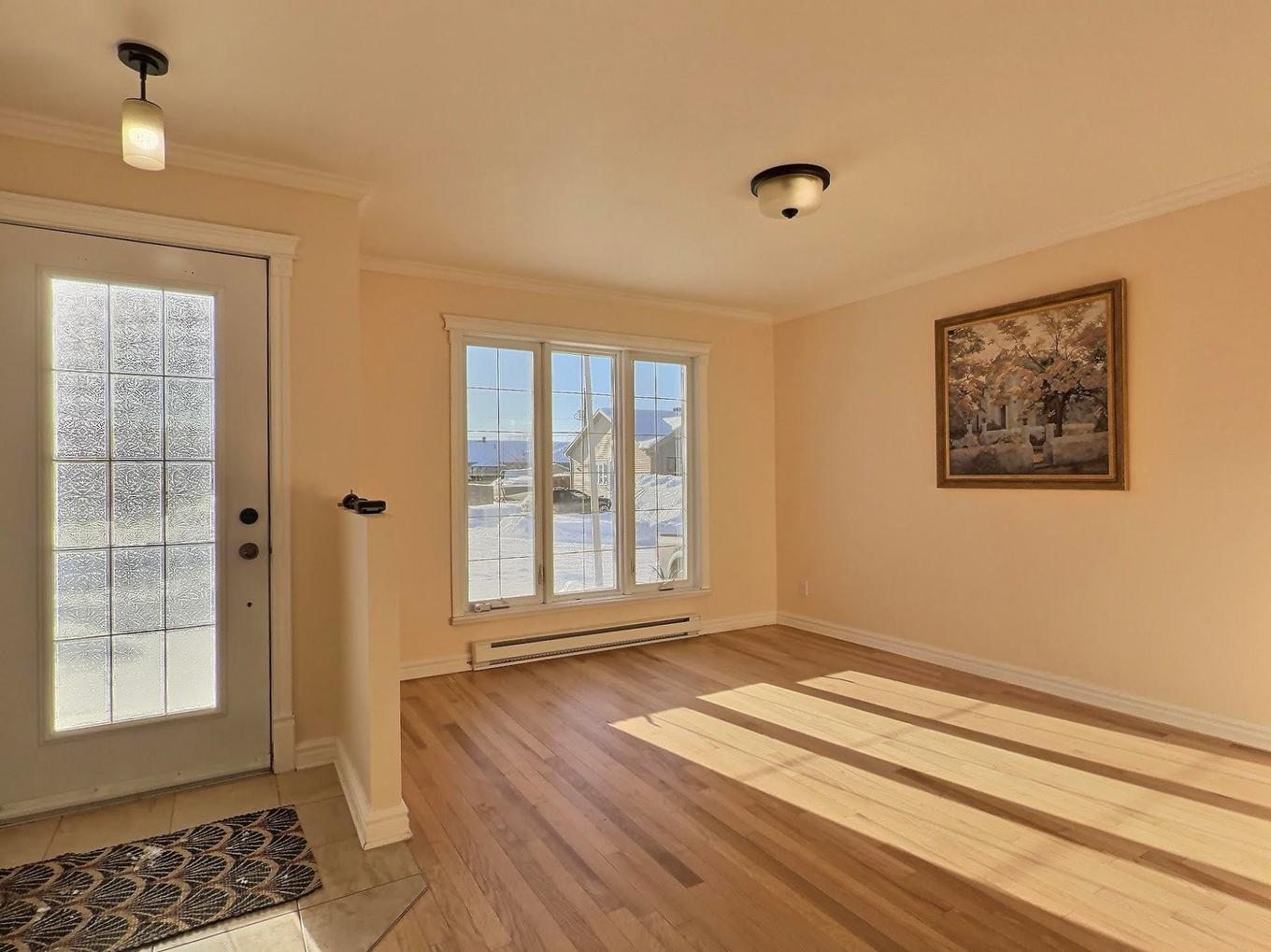 Salon - 140 Rue Dion, Trois-Rivières, QC - Indoor Photo Showing Other Room