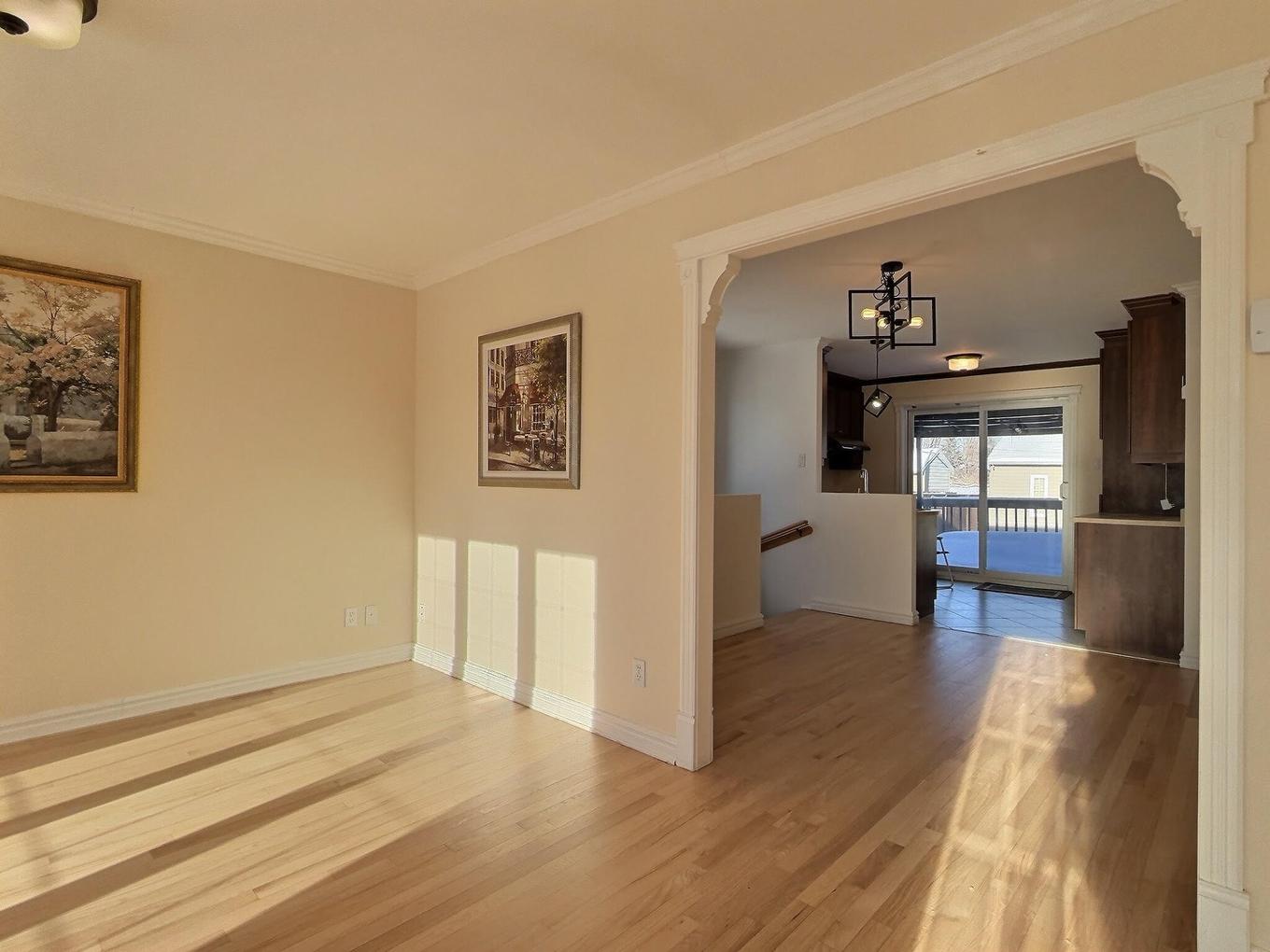 Salon - 140 Rue Dion, Trois-Rivières, QC - Indoor