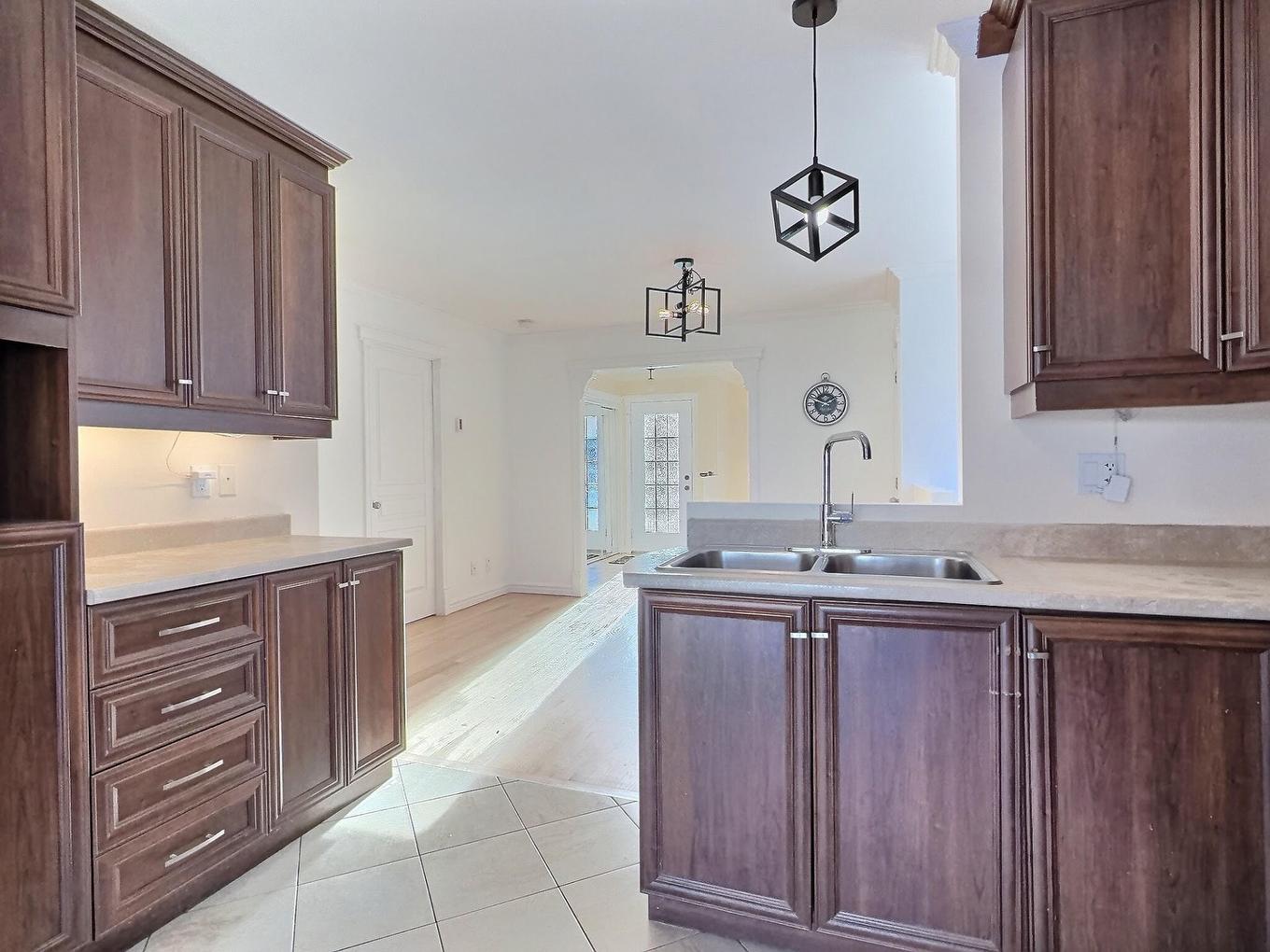 Cuisine - 140 Rue Dion, Trois-Rivières, QC - Indoor Photo Showing Kitchen With Double Sink