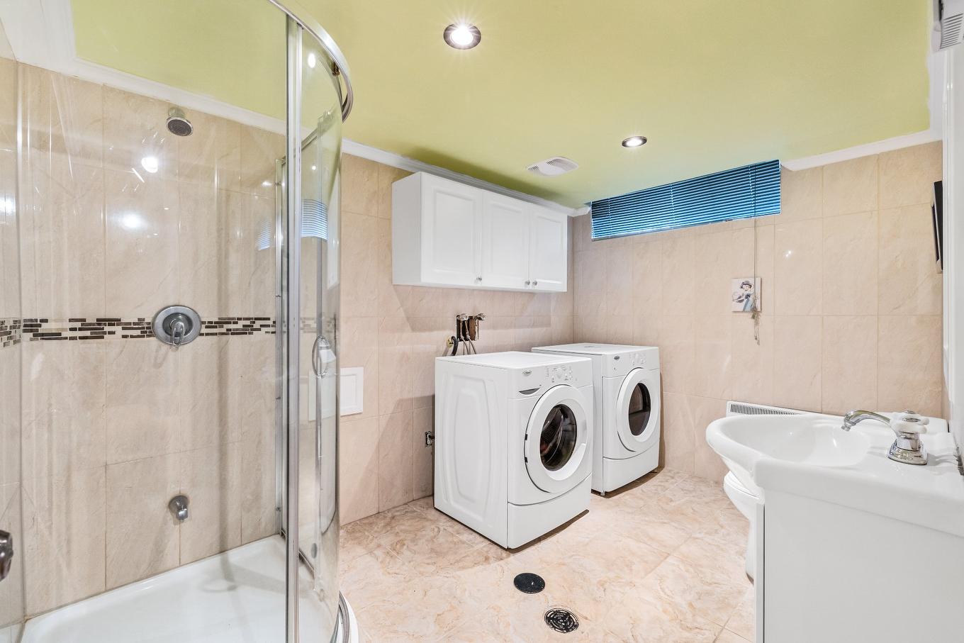 Salle de bains - 1785 Crois. Toscanini, Brossard, QC - Indoor Photo Showing Laundry Room