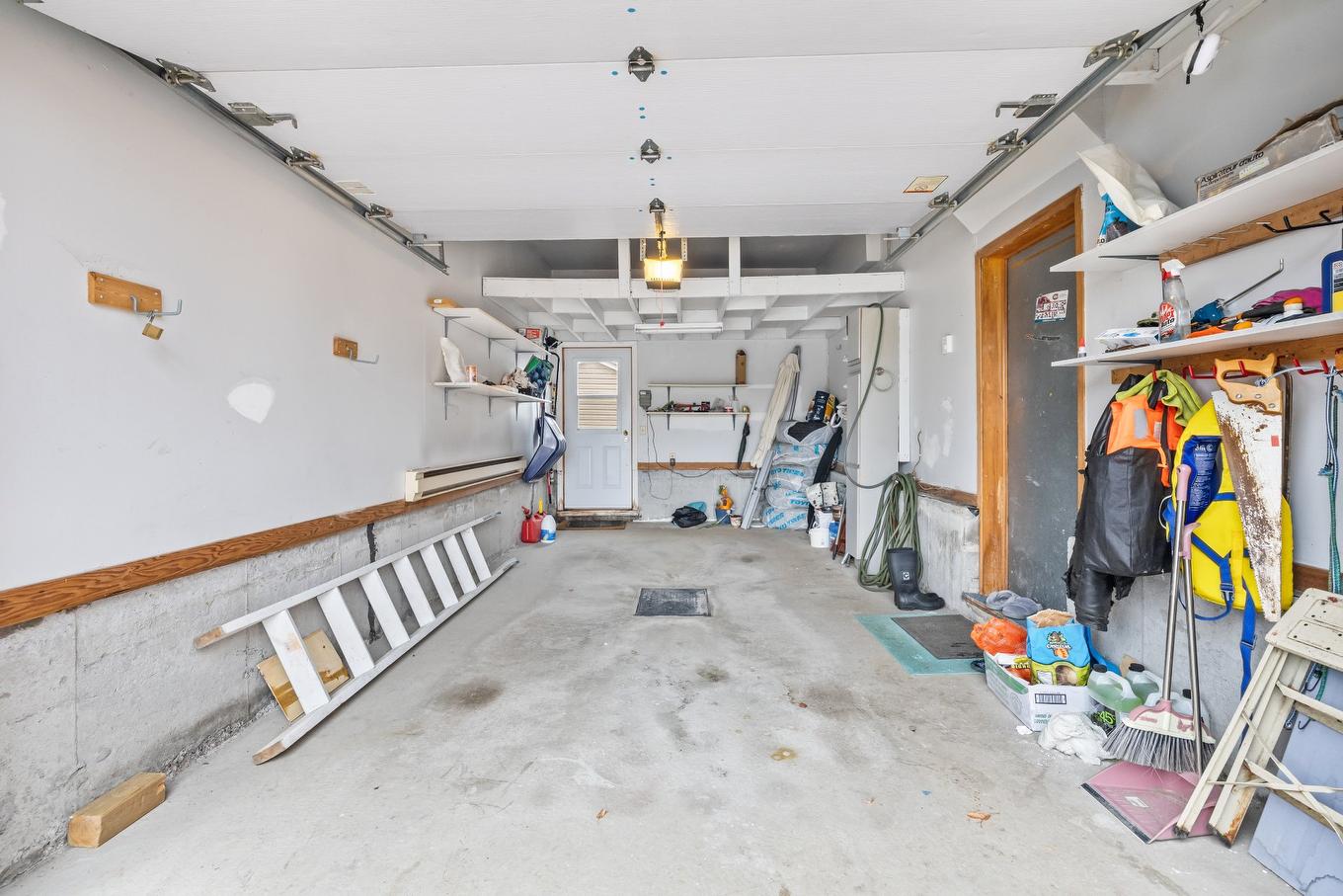 Garage - 1785 Crois. Toscanini, Brossard, QC - Indoor Photo Showing Garage