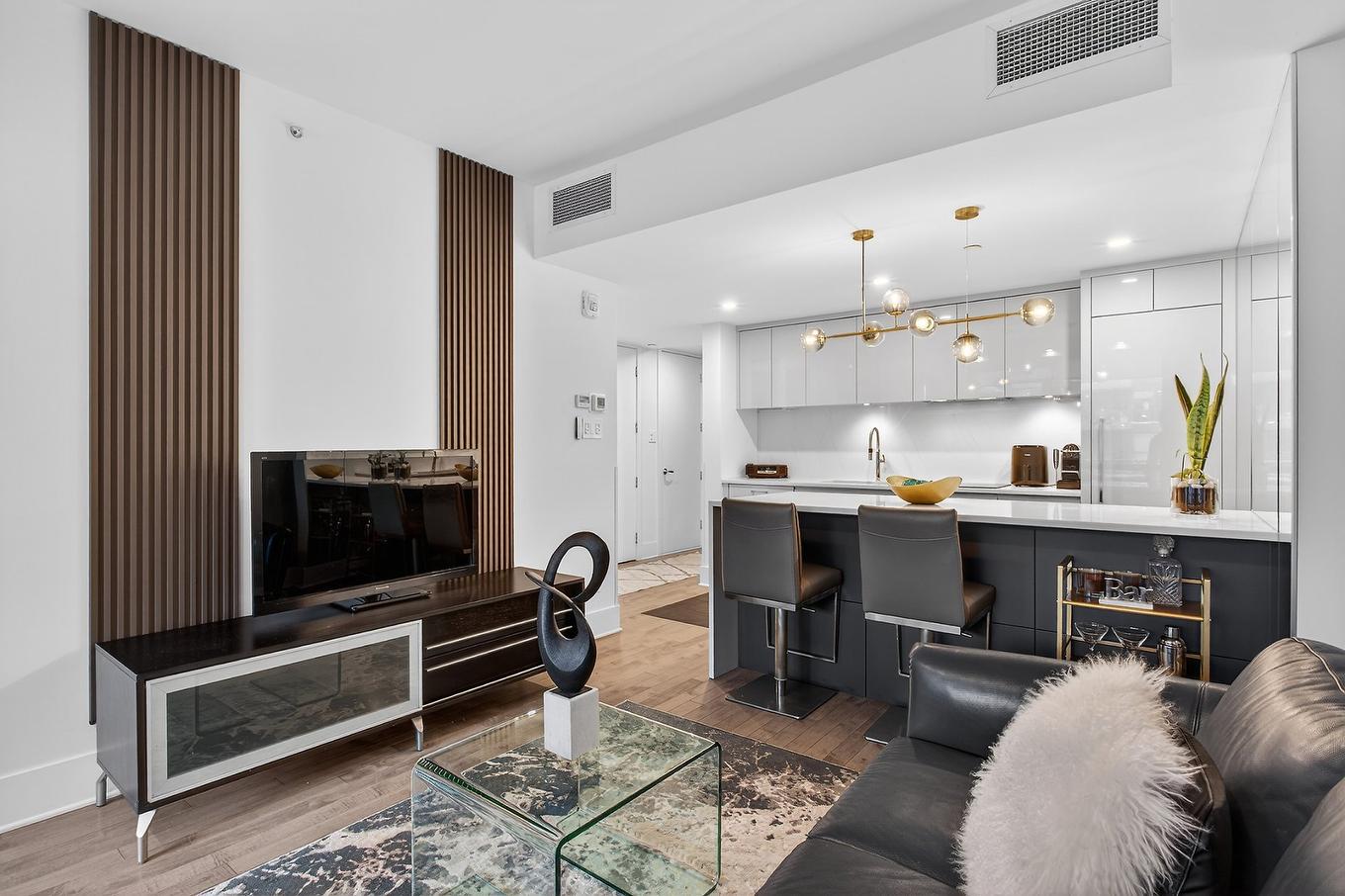 Overall view - 702-360 Rue Atateken, Montréal (Ville-Marie), QC - Indoor Photo Showing Living Room