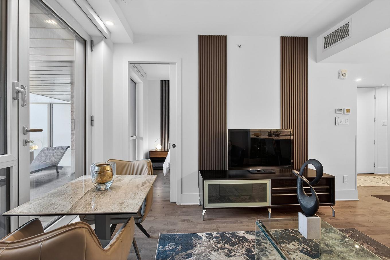 Living room - 702-360 Rue Atateken, Montréal (Ville-Marie), QC - Indoor