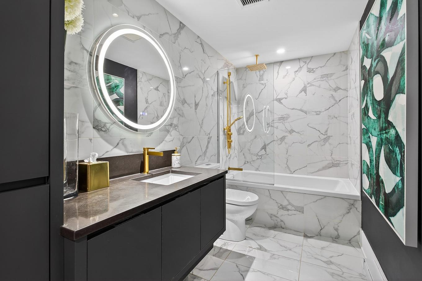 Bathroom - 702-360 Rue Atateken, Montréal (Ville-Marie), QC - Indoor Photo Showing Bathroom