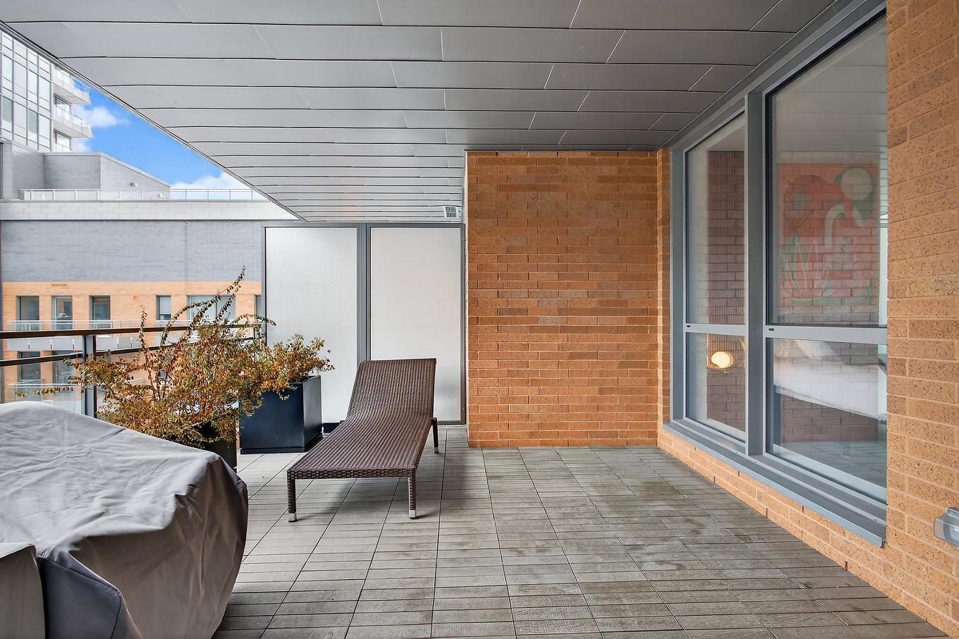 Patio - 702-360 Rue Atateken, Montréal (Ville-Marie), QC - Outdoor With Exterior