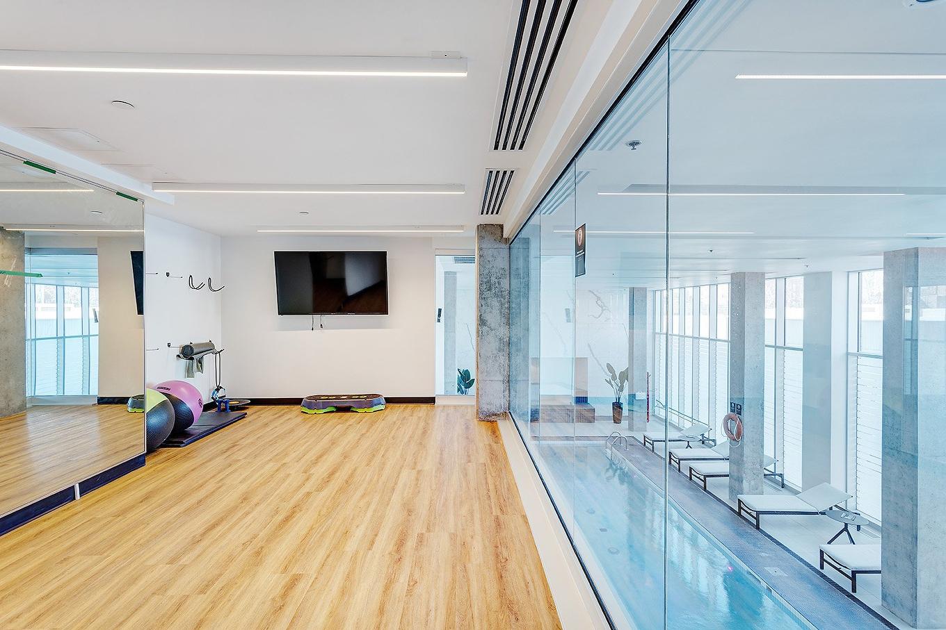 Exercise room - 702-360 Rue Atateken, Montréal (Ville-Marie), QC - Indoor Photo Showing Other Room