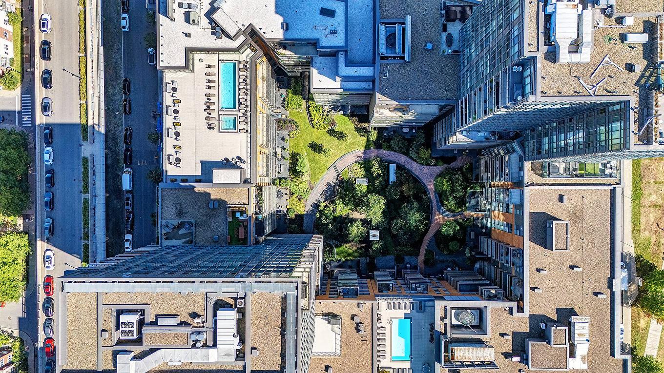 Overall view - 702-360 Rue Atateken, Montréal (Ville-Marie), QC - Outdoor With Facade