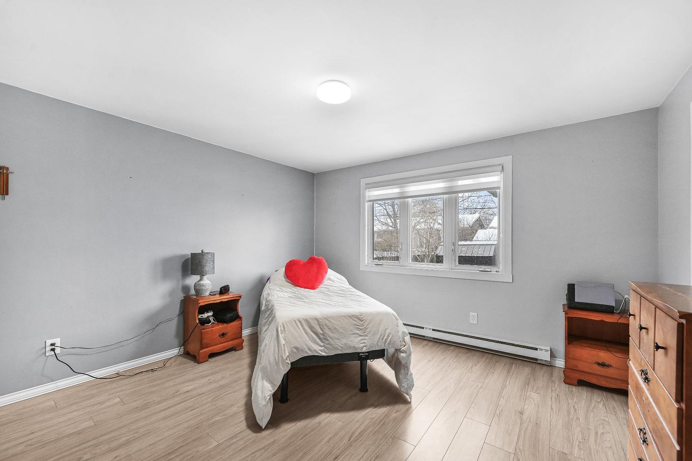 Chambre à coucher principale - 2 Rue Lebel, Saint-Jean-Sur-Richelieu, QC - Indoor Photo Showing Bedroom