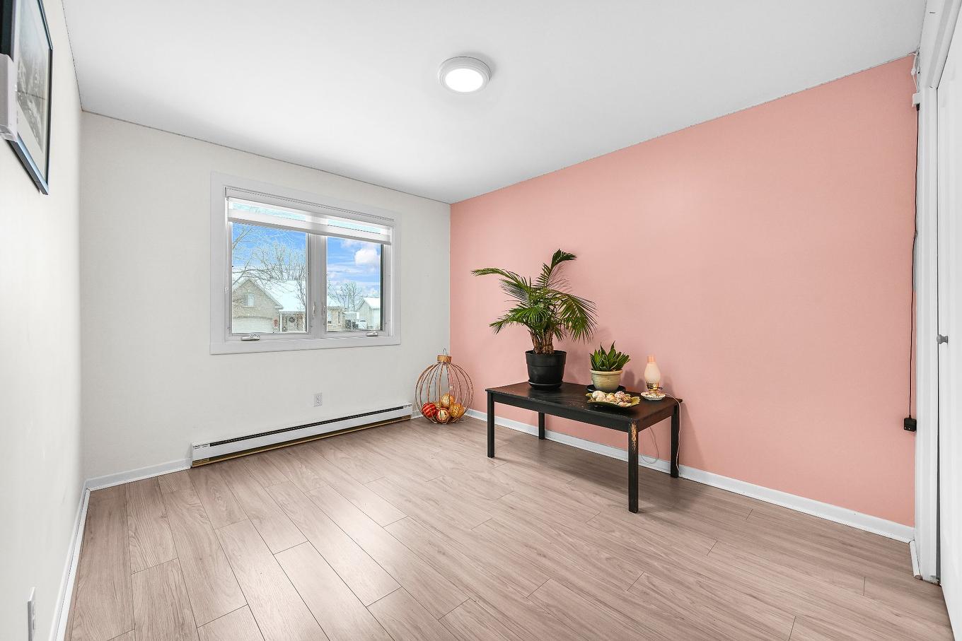 Chambre à coucher - 2 Rue Lebel, Saint-Jean-Sur-Richelieu, QC - Indoor Photo Showing Other Room