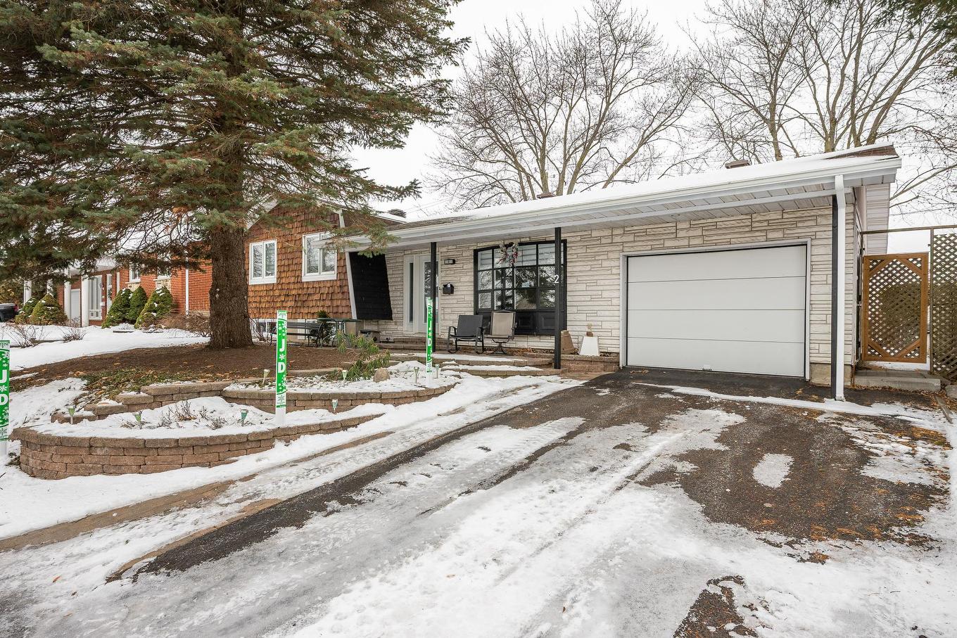 Façade - 2 Rue Lebel, Saint-Jean-Sur-Richelieu, QC - Outdoor