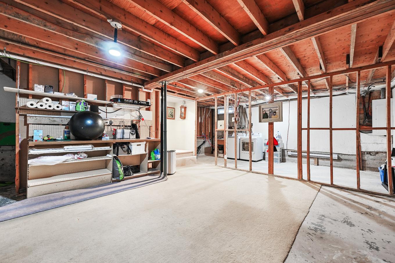 Atelier - 2 Rue Lebel, Saint-Jean-Sur-Richelieu, QC - Indoor Photo Showing Basement