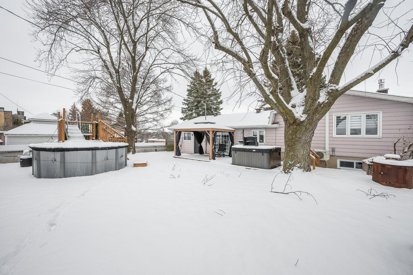 Cour - 2 Rue Lebel, Saint-Jean-Sur-Richelieu, QC - Outdoor