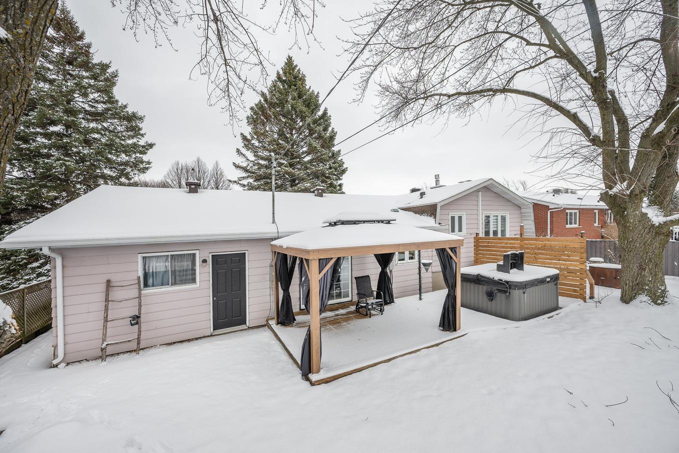 Face arrière - 2 Rue Lebel, Saint-Jean-Sur-Richelieu, QC - Outdoor