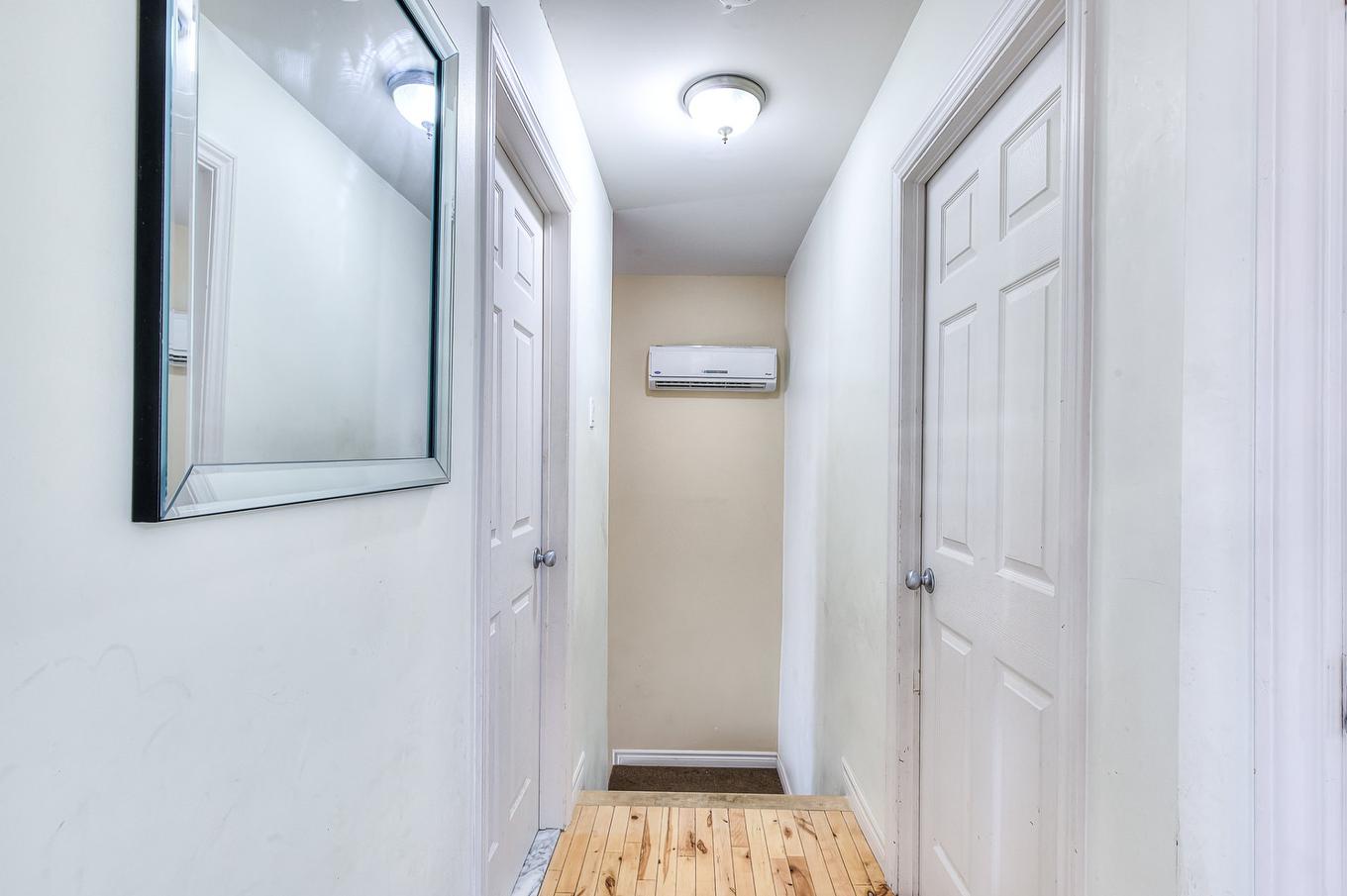Passageway - 4695 18E Rue, Laval (Laval-Ouest), QC - Indoor Photo Showing Other Room