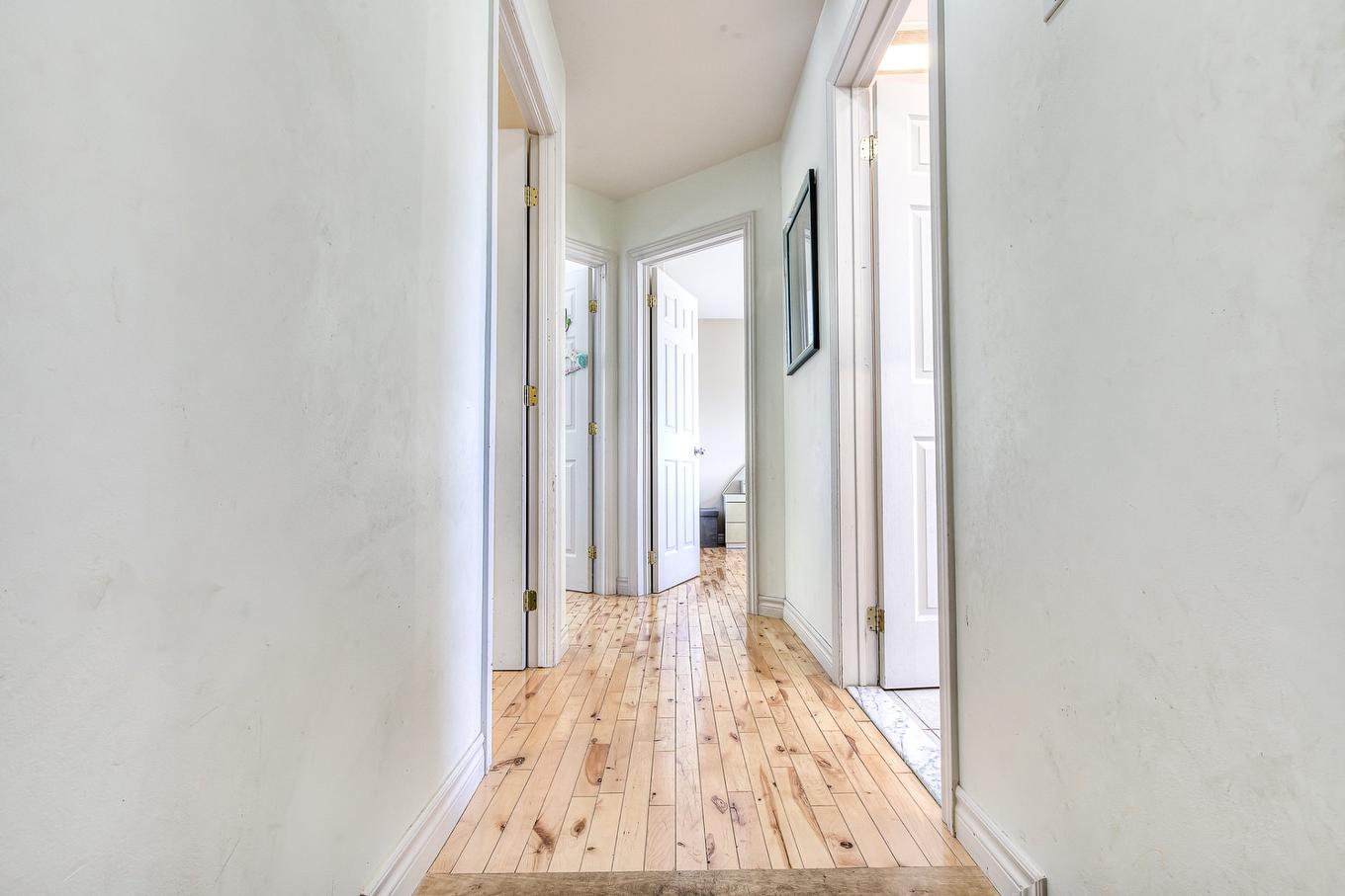 Passageway - 4695 18E Rue, Laval (Laval-Ouest), QC - Indoor Photo Showing Other Room