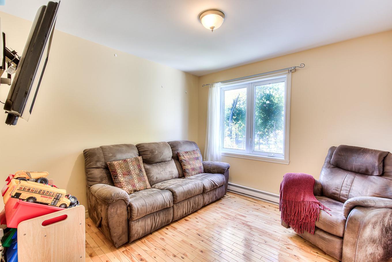 Bedroom - 4695 18E Rue, Laval (Laval-Ouest), QC - Indoor Photo Showing Living Room