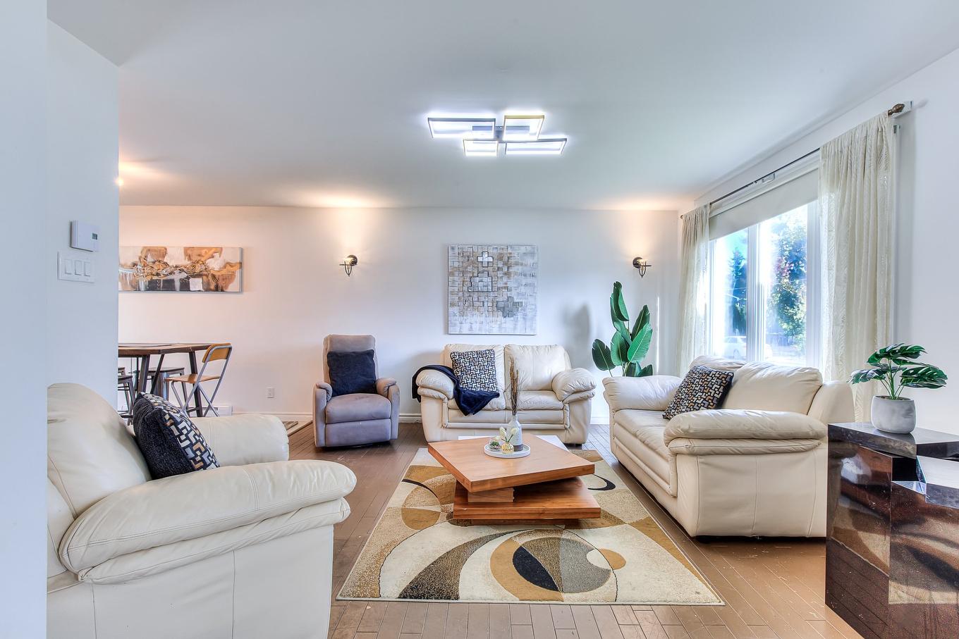 Living room - 4695 18E Rue, Laval (Laval-Ouest), QC - Indoor Photo Showing Living Room