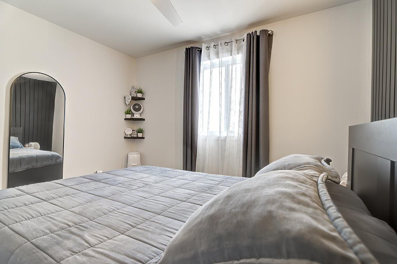 Primary bedroom - 109 Rue St-Pierre, Terrebonne (Terrebonne), QC - Indoor Photo Showing Bedroom