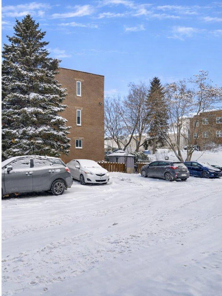 Parking - 109 Rue St-Pierre, Terrebonne (Terrebonne), QC - Outdoor
