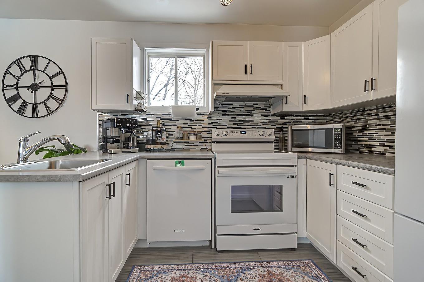Kitchen - 109 Rue St-Pierre, Terrebonne (Terrebonne), QC - Indoor Photo Showing Kitchen With Upgraded Kitchen