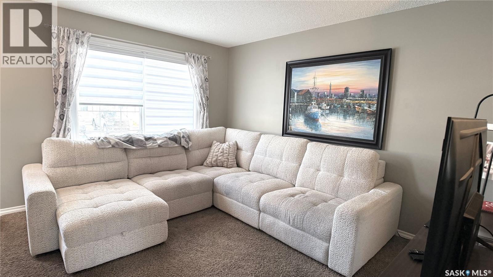 2 1621 First Street, Estevan, SK - Indoor Photo Showing Living Room